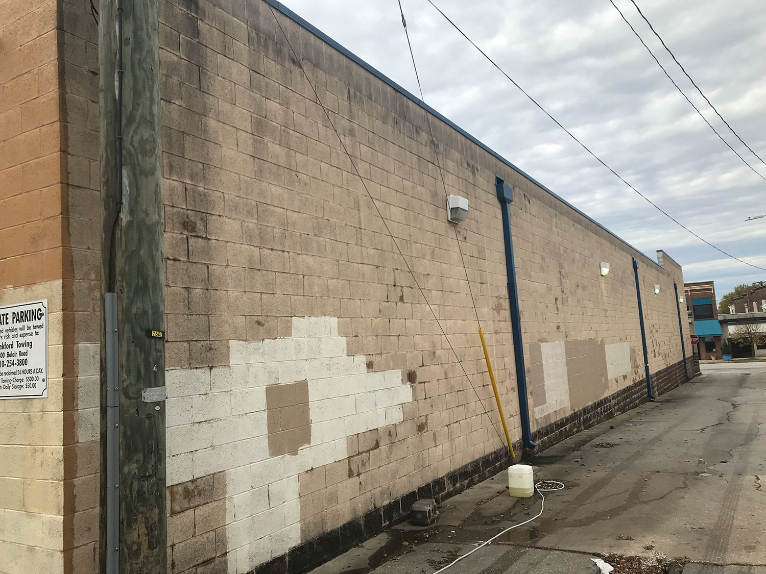 dirty commerial building exterior wall